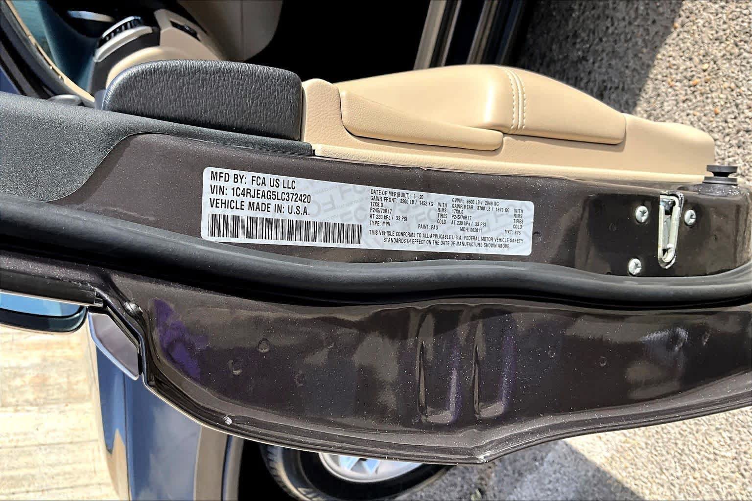 Used 2020 Jeep Grand Cherokee Laredo RWD image 36