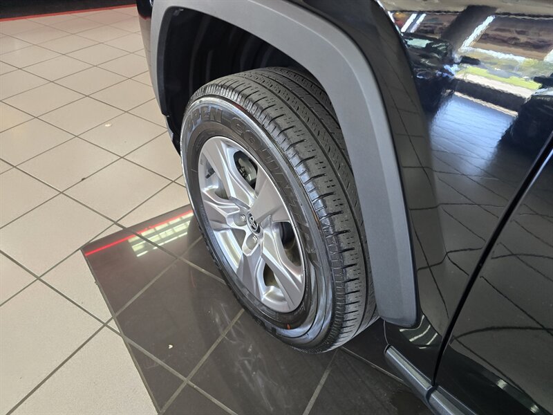 Used 2025 Toyota RAV4 XLE AWD/4WD image 28