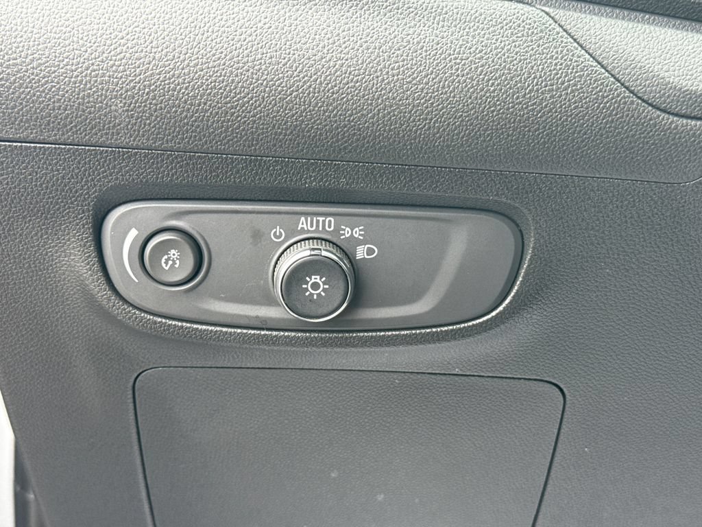 Certified 2025 Buick Encore GX Sport Touring FWD image 18