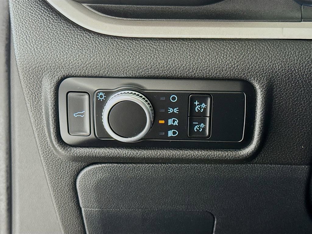 Used 2023 Ford Explorer XLT AWD/4WD image 11
