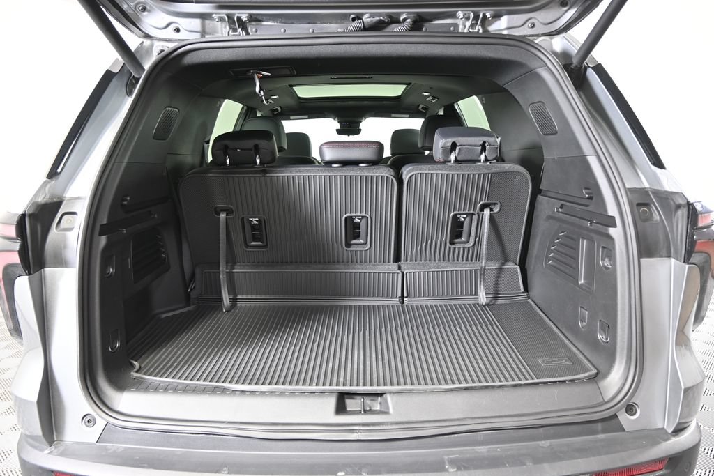 Used 2026 Chevrolet Traverse Z71 w/ LPO, Floor Liner Package AWD/4WD image 17