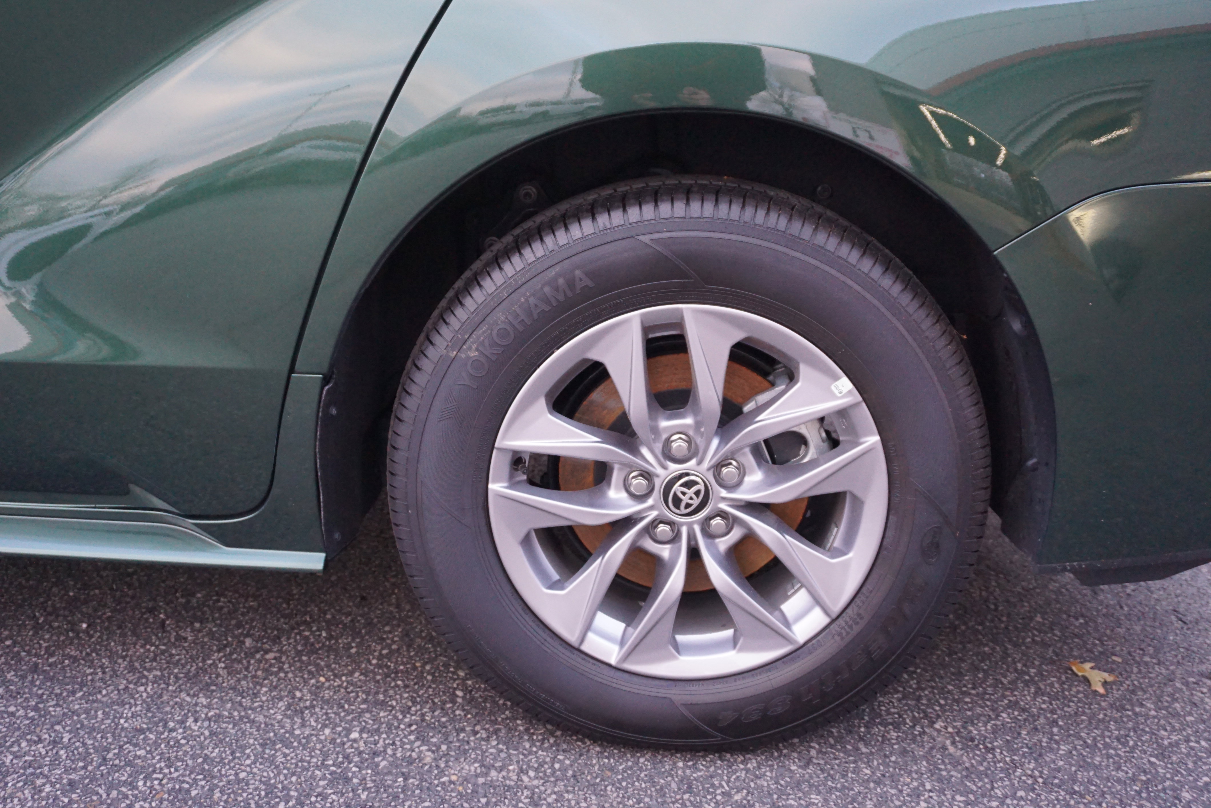 Used 2025 Toyota Sienna XLE image 6