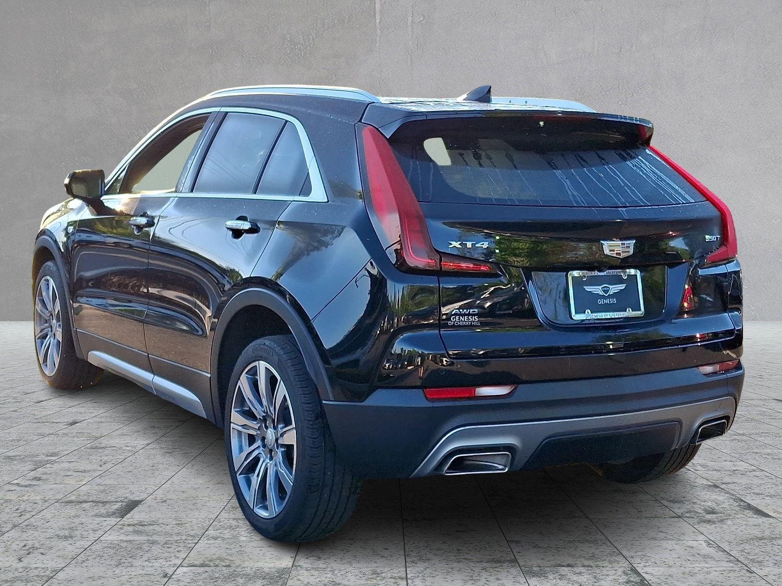 Used 2023 Cadillac XT4 Premium Luxury w/ Cold Weather Package AWD/4WD image 4