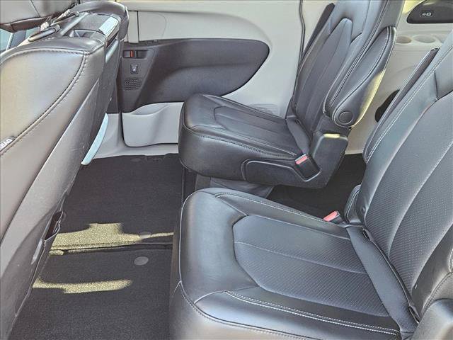 Used 2023 Chrysler Pacifica Touring-L w/ Uconnect Theater Family Group AWD/4WD image 20