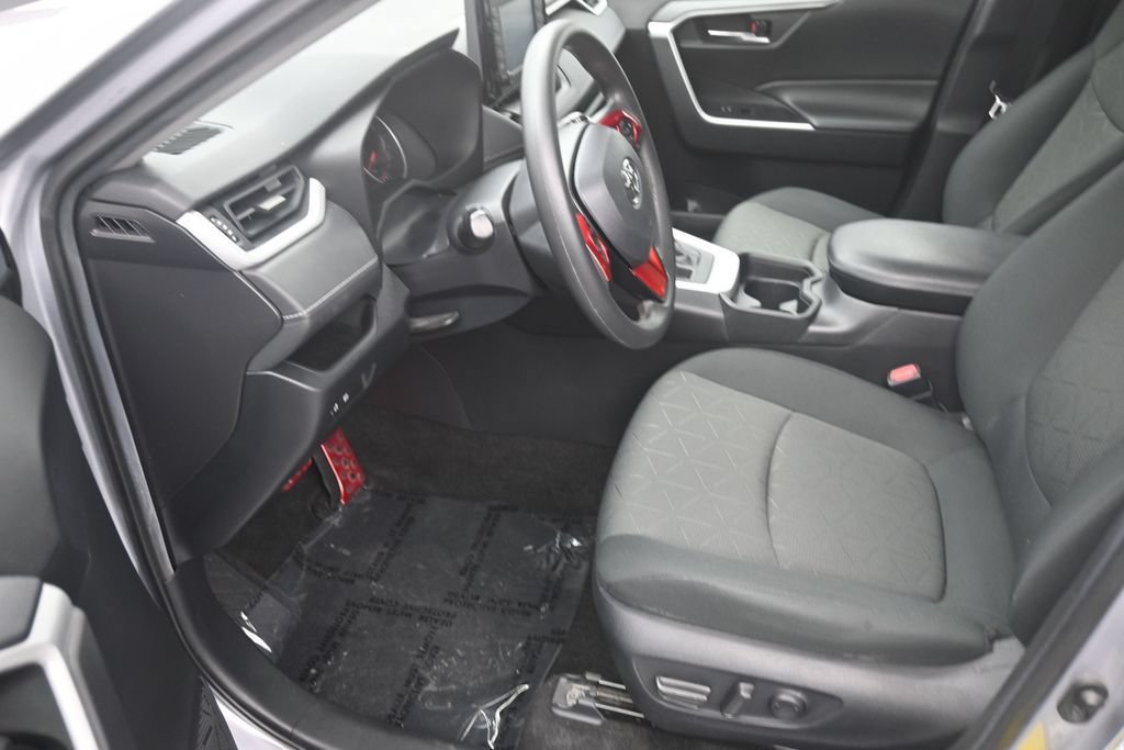 Used 2021 Toyota RAV4 XLE FWD image 10