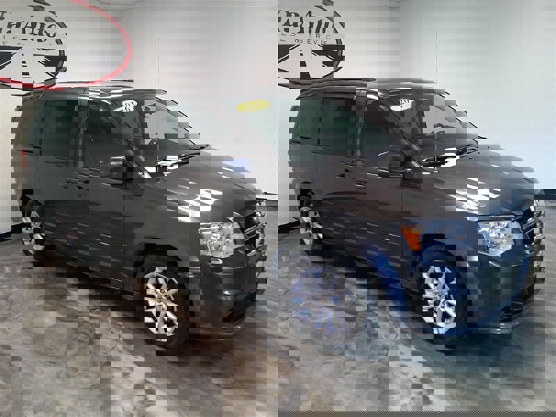 Used 2016 Dodge Grand Caravan SXT w/ Rear Park Assist Package image 2