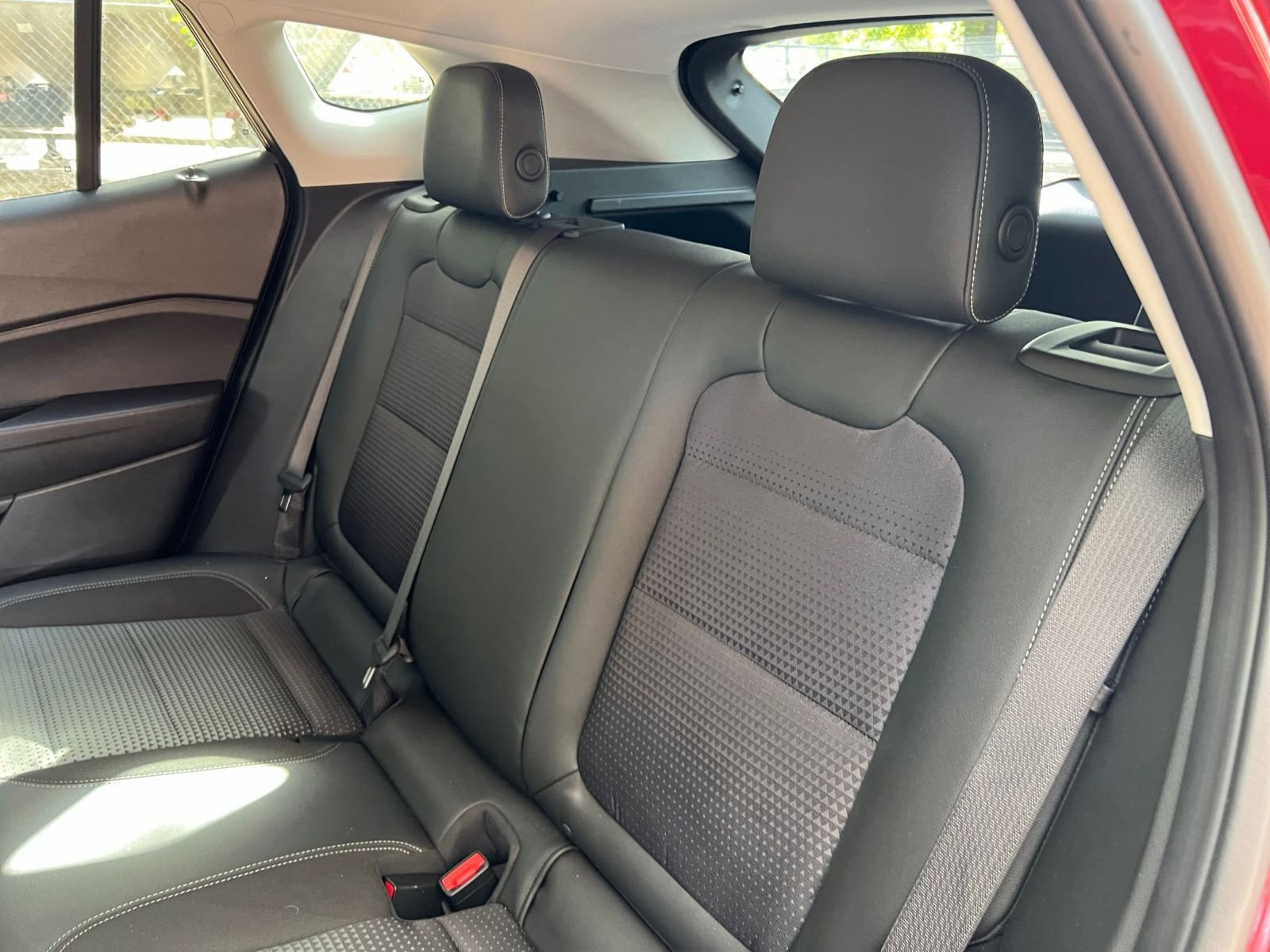 Used 2025 Chevrolet Trax LT w/ LT Convenience Package image 33