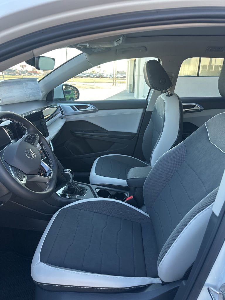 New 2026 Volkswagen Taos SE FWD image 13
