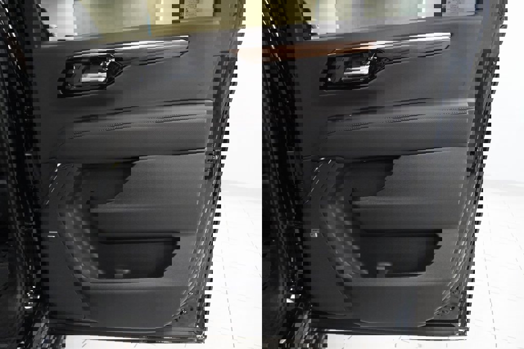 New 2026 Chevrolet Suburban High Country image 30