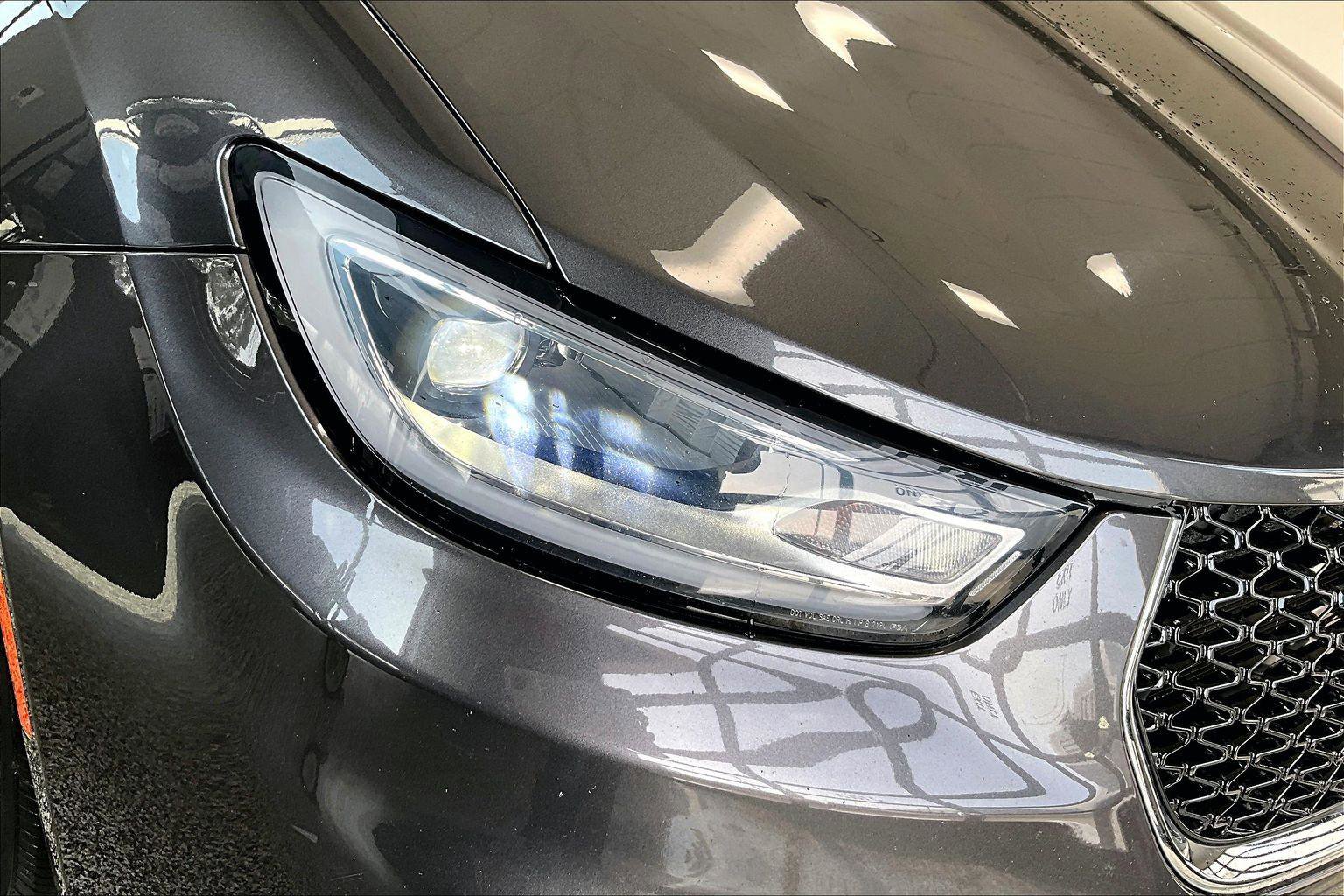 Used 2023 Chrysler Pacifica Touring-L image 31