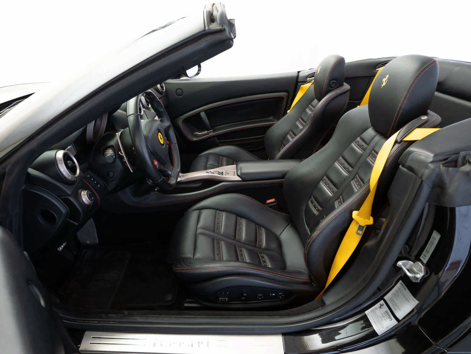 Used 2014 Ferrari California RWD image 9