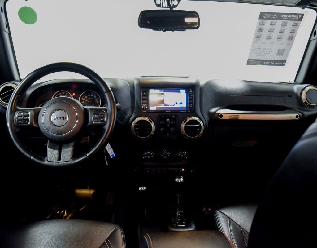 Used 2017 Jeep Wrangler Unlimited Sahara image 2