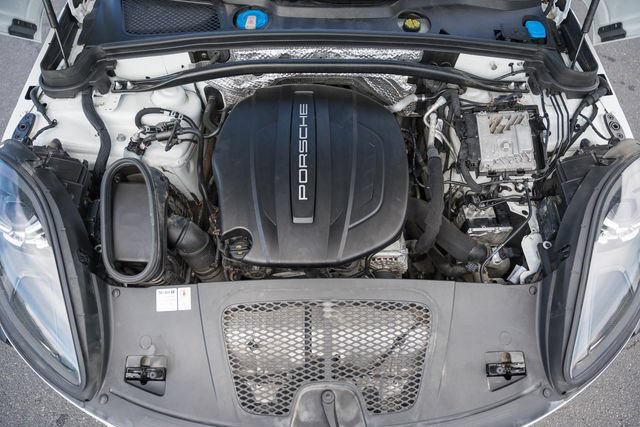 Used 2021 Porsche Macan AWD/4WD image 22