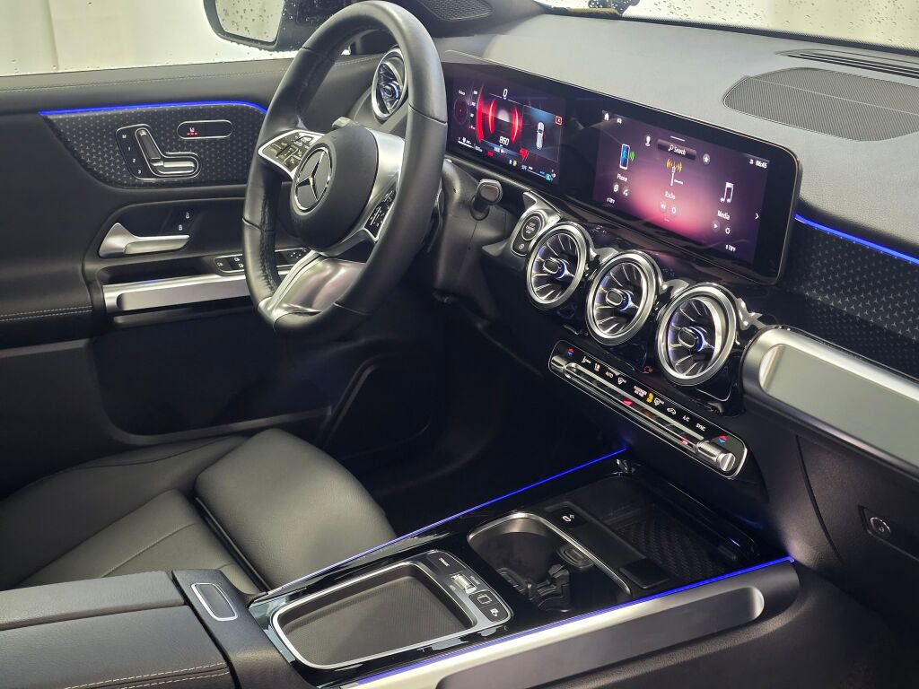 Used 2025 Mercedes-Benz GLB 250 4MATIC image 26