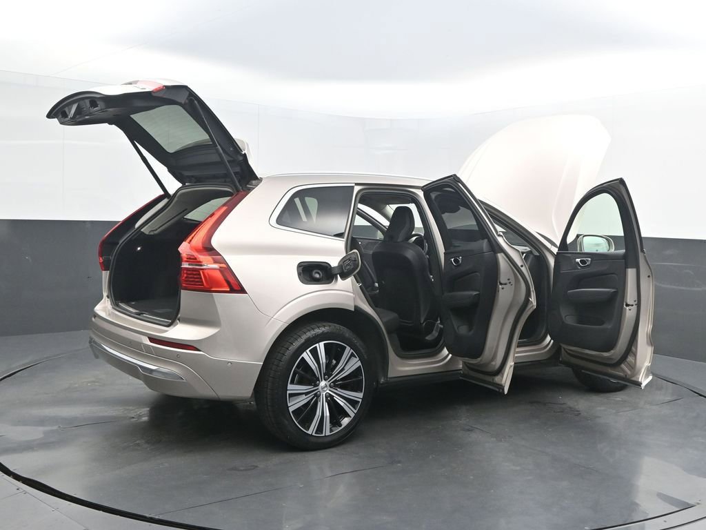 Certified 2023 Volvo XC60 B5 Plus image 30
