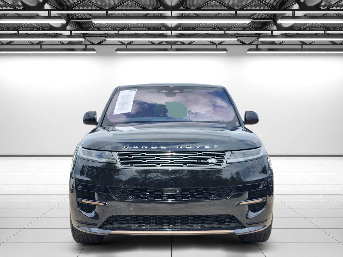 Used 2023 Land Rover Range Rover Sport SE Dynamic image 4