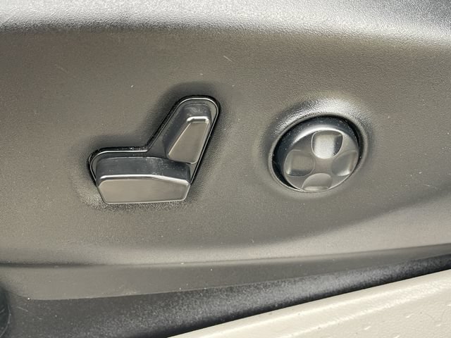 Used 2023 Chrysler Pacifica Touring-L FWD image 25