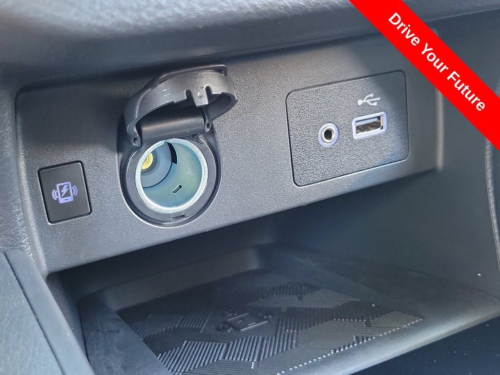 Used 2025 Nissan Versa SV w/ Trunk Package FWD image 12