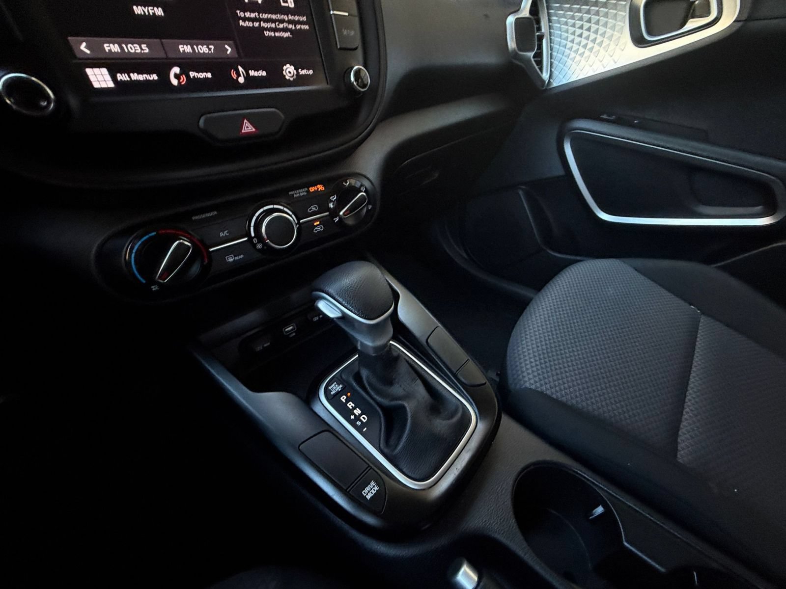 Used 2025 Kia Soul LX w/ LX Technology Package FWD image 33