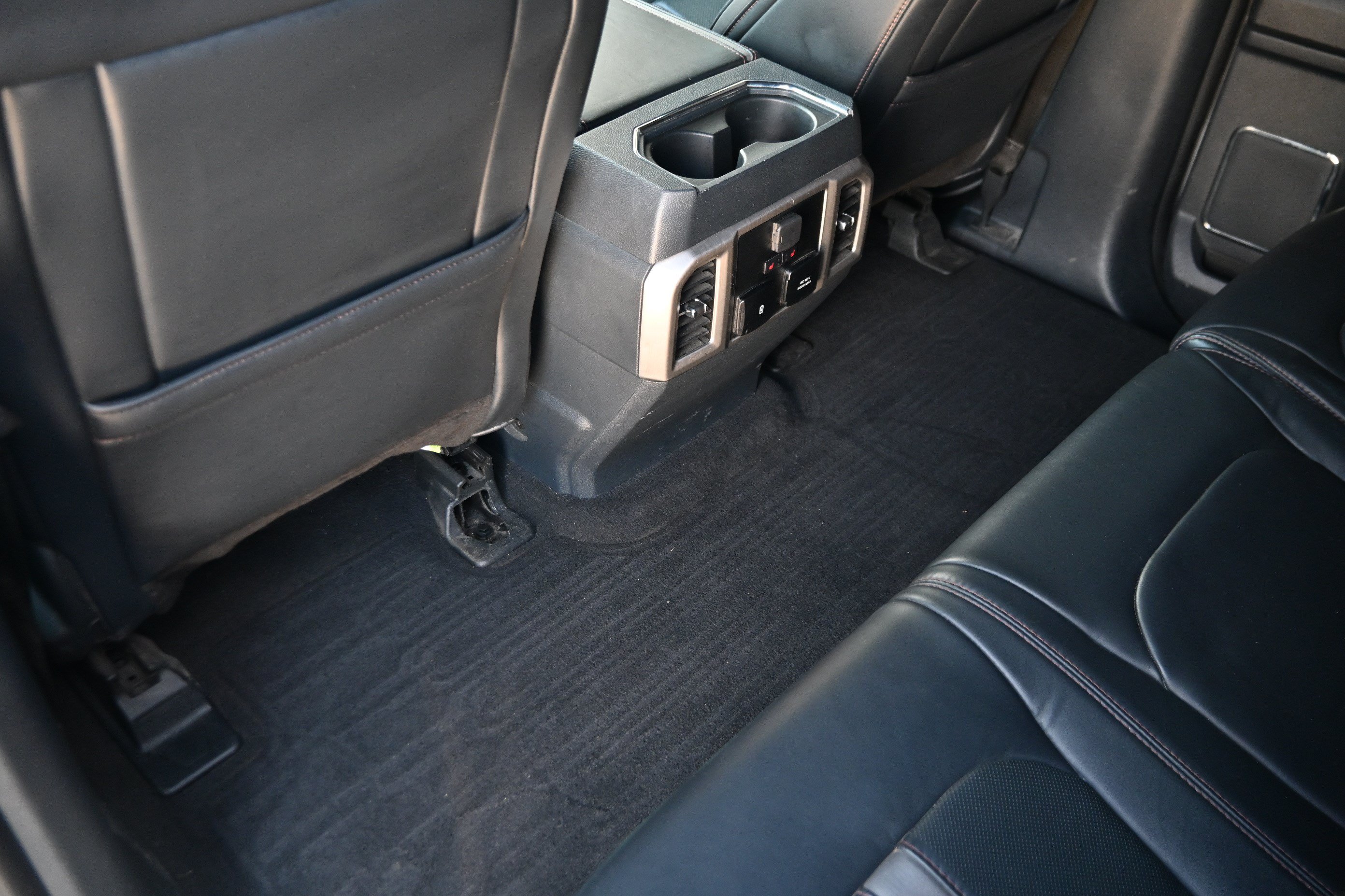 Used 2022 Ford F250 Platinum w/ FX4 Off-Road Package AWD/4WD image 13