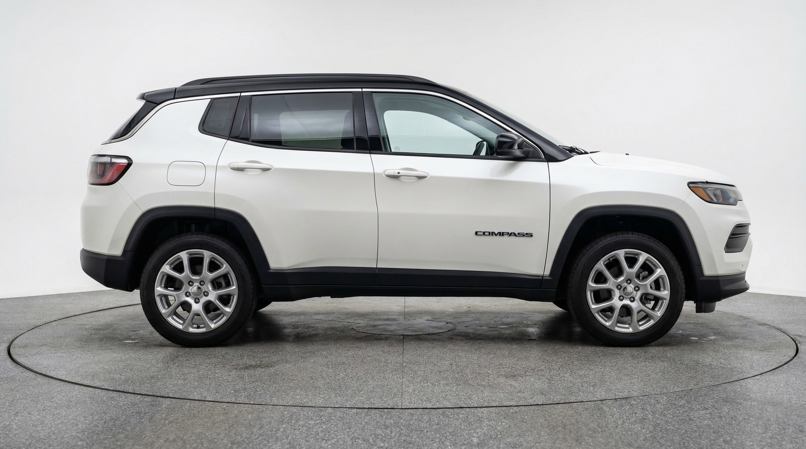 Used 2025 Jeep Compass Limited image 11