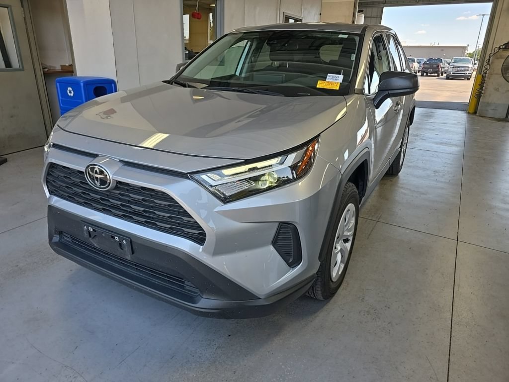Used 2025 Toyota RAV4 LE AWD/4WD image 2