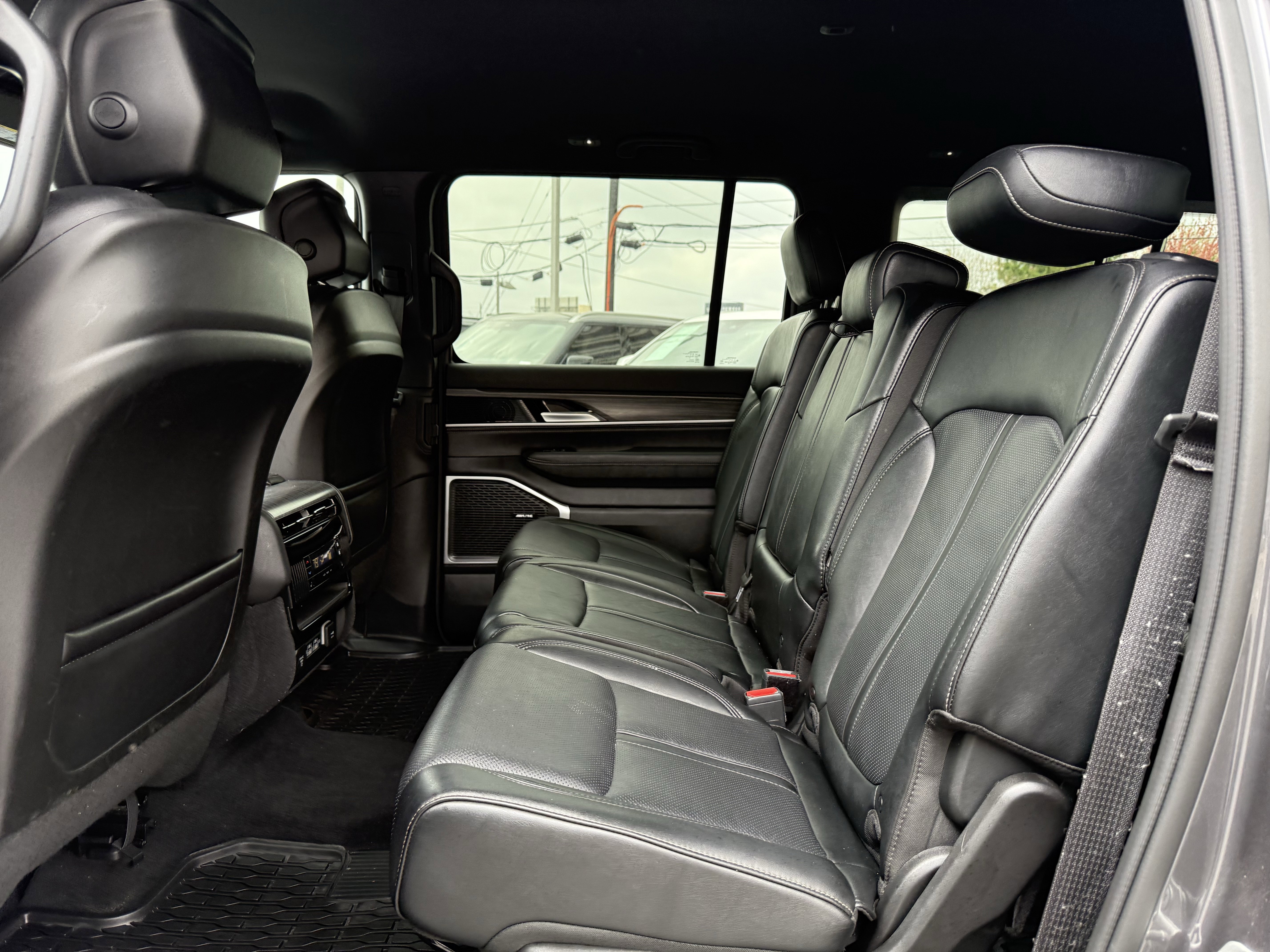 Used 2024 Jeep Wagoneer L Series II w/ Flexible Seating Group image 14