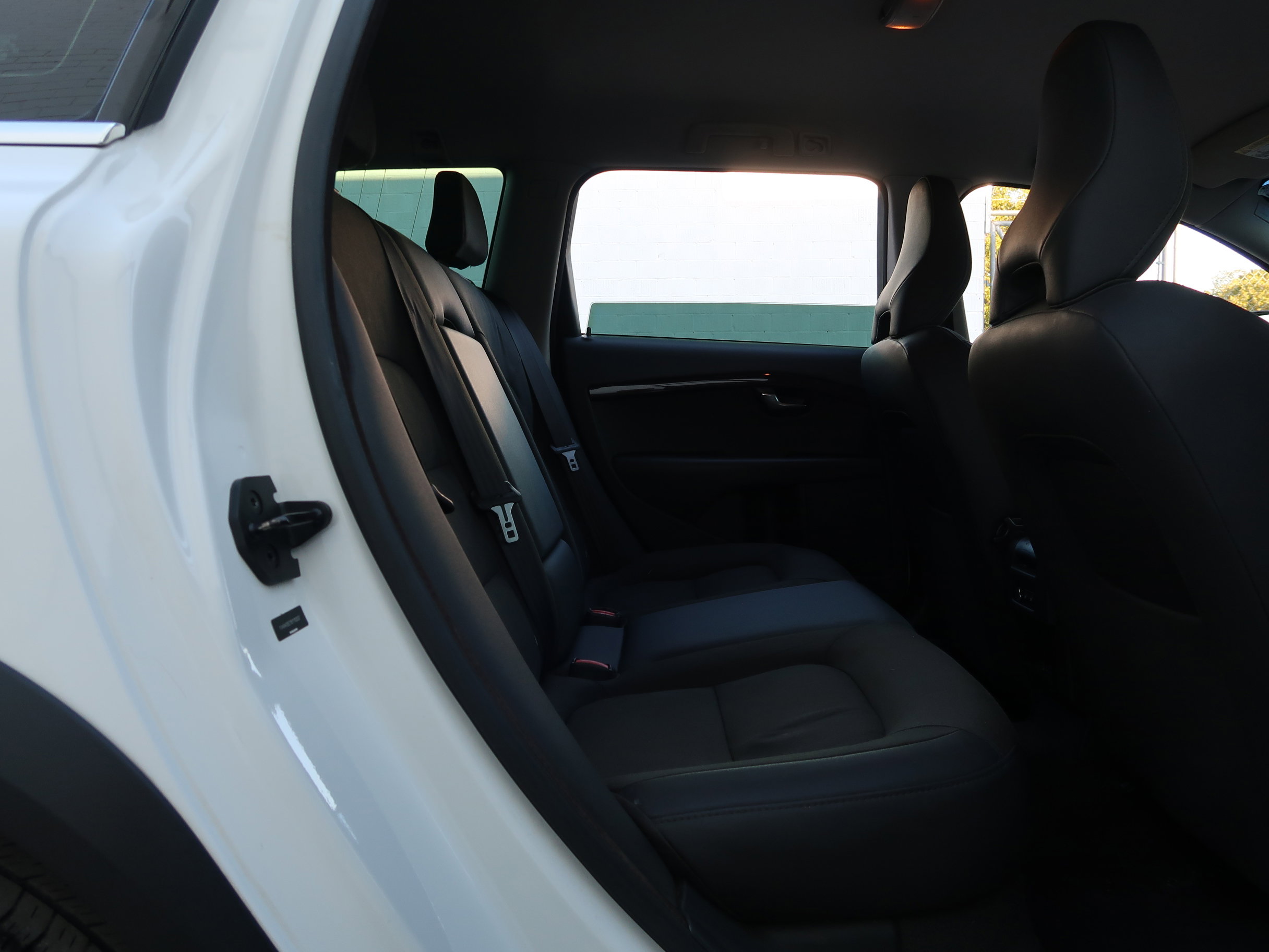 Used 2011 Volvo XC70 3.2 image 34