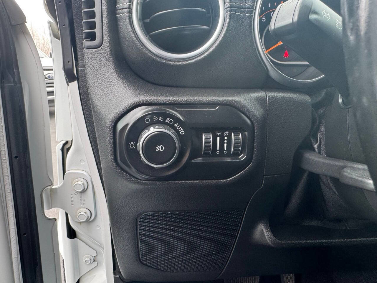 Used 2021 Jeep Wrangler Unlimited Sahara w/ Uconnect 4C Nav & Sound Group AWD/4WD image 14