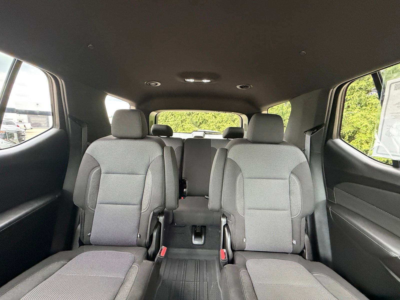 Used 2023 Chevrolet Traverse LT FWD image 3