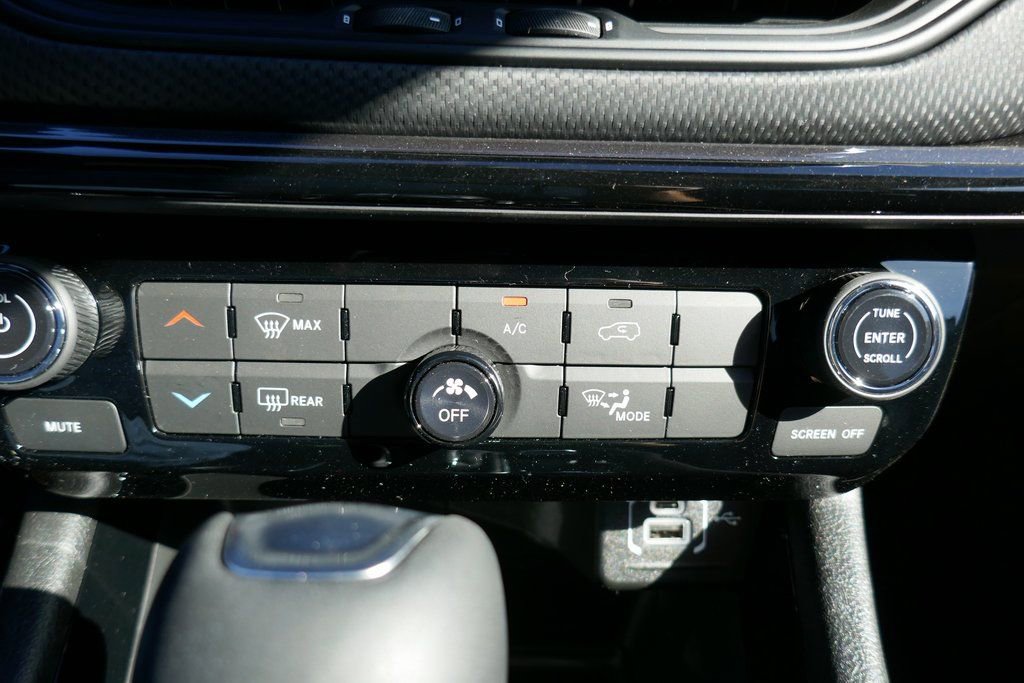 New 2026 Jeep Compass Latitude image 23