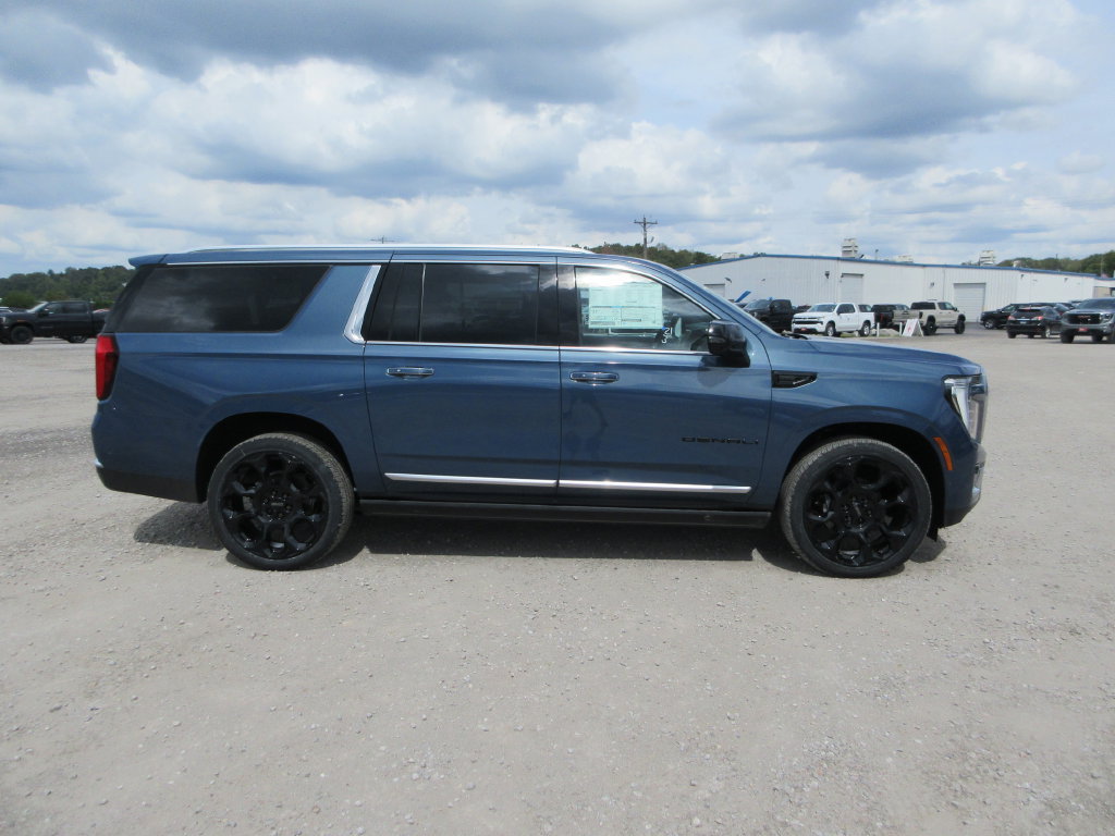 New 2026 GMC Yukon XL Denali w/ Denali Reserve Package AWD/4WD image 3