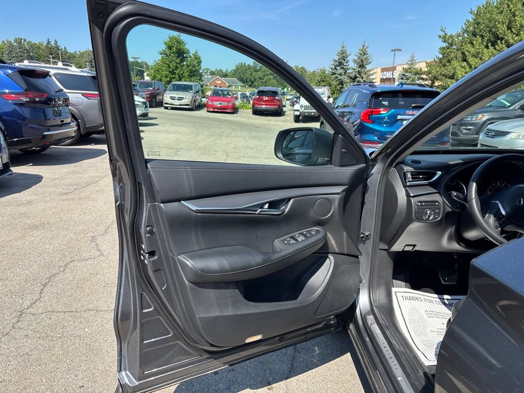 Used 2025 INFINITI QX50 Pure AWD/4WD image 17