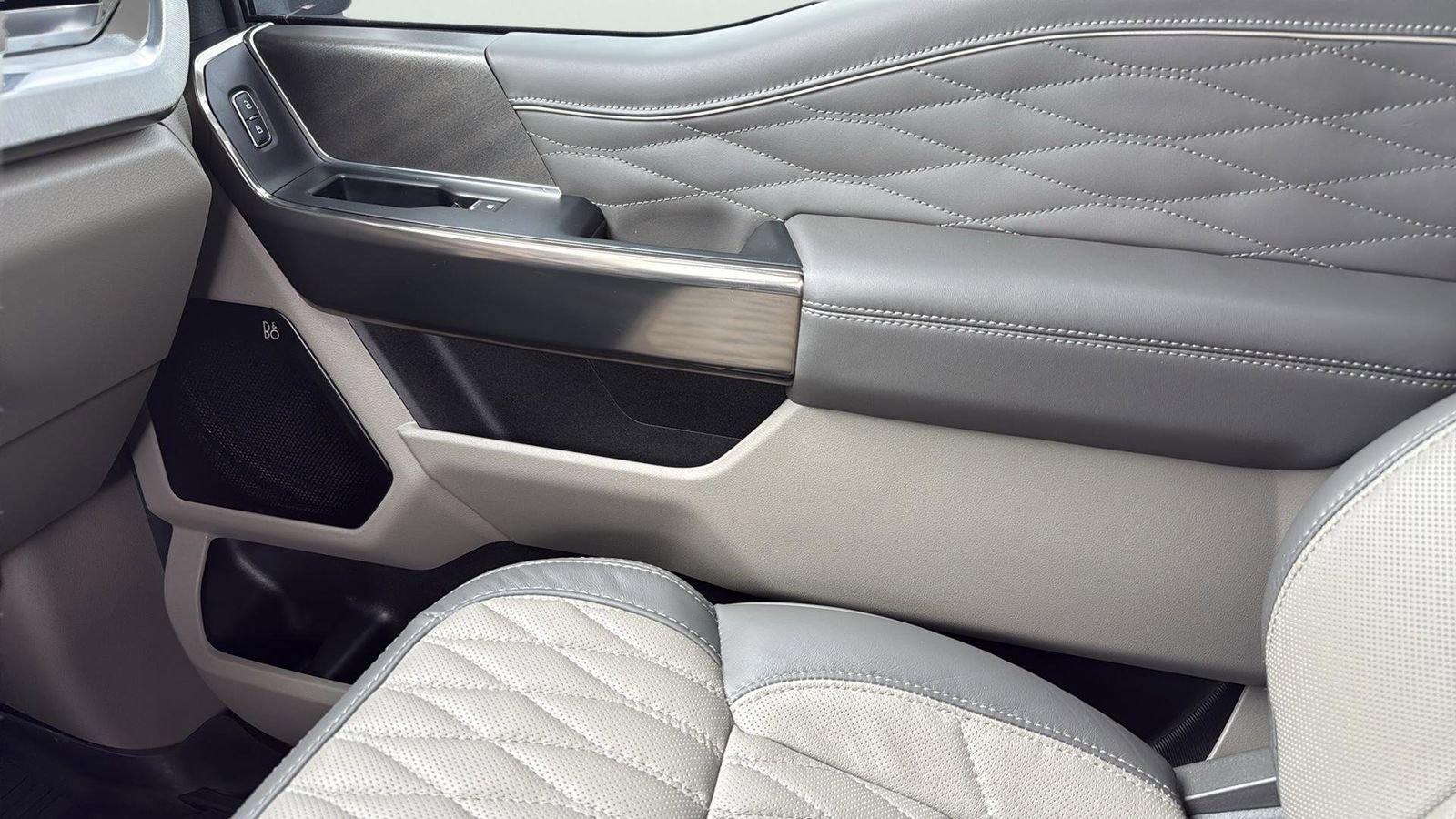 Used 2026 Ford F350 Platinum w/ Platinum Plus Package image 24