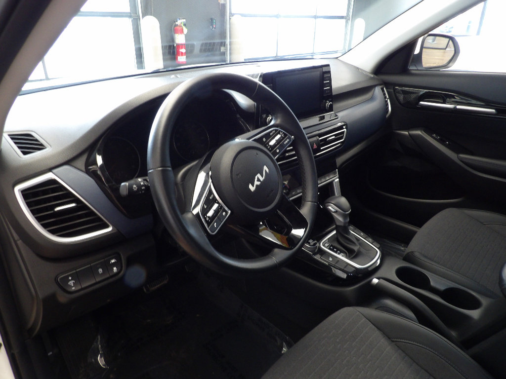 Used 2023 Kia Seltos S image 24