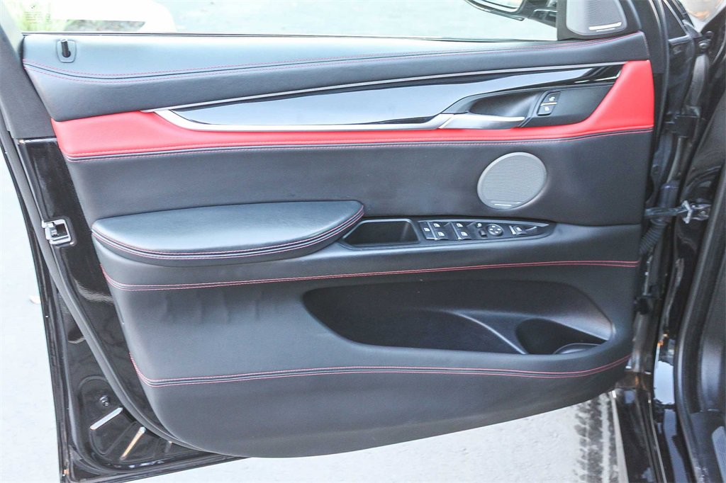 Used 2018 BMW X6 M image 26