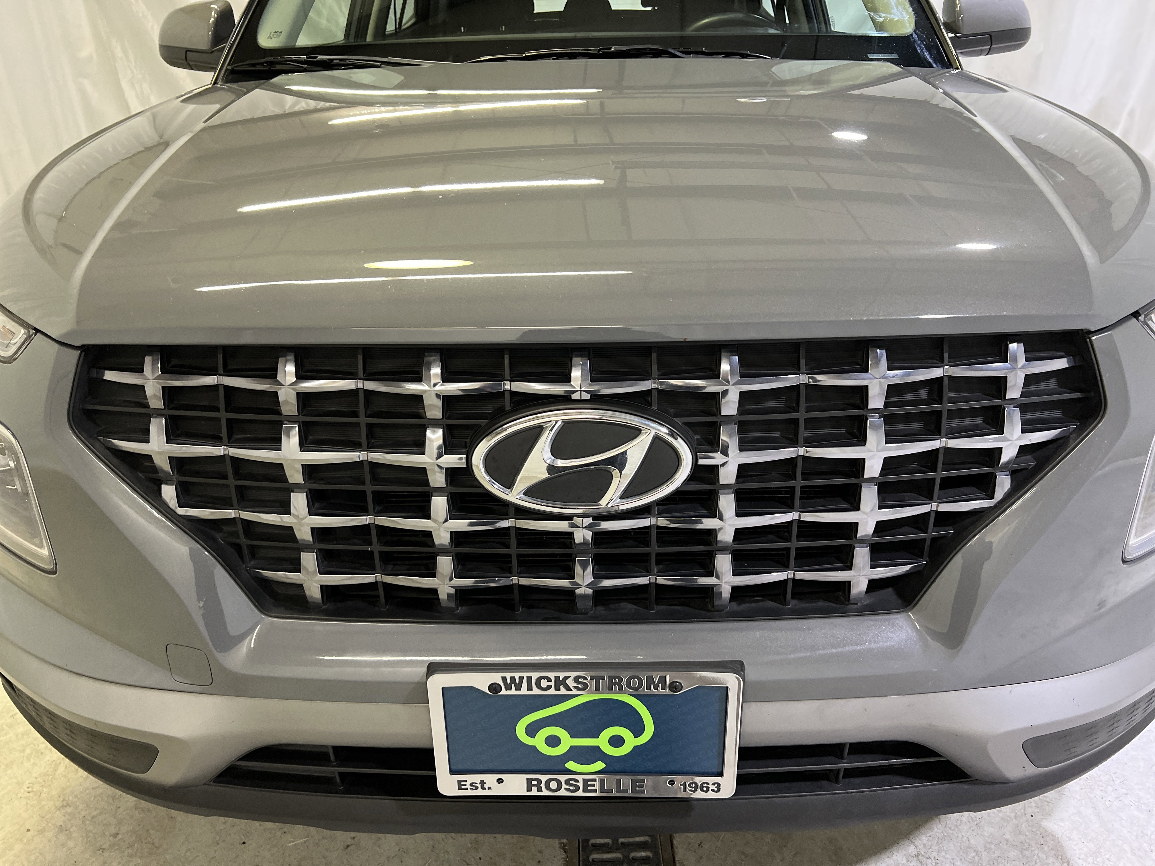 Used 2021 Hyundai Venue SEL w/ Premium Package FWD image 4