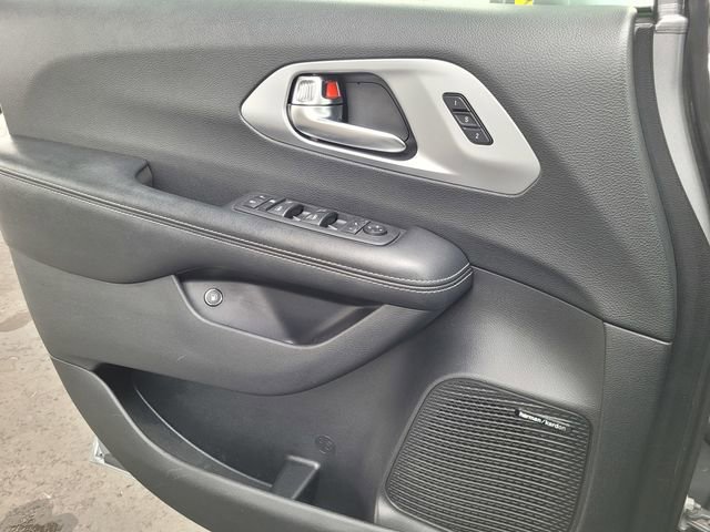 Certified 2019 Chrysler Pacifica Limited w/ Advanced Safetytec Group image 13