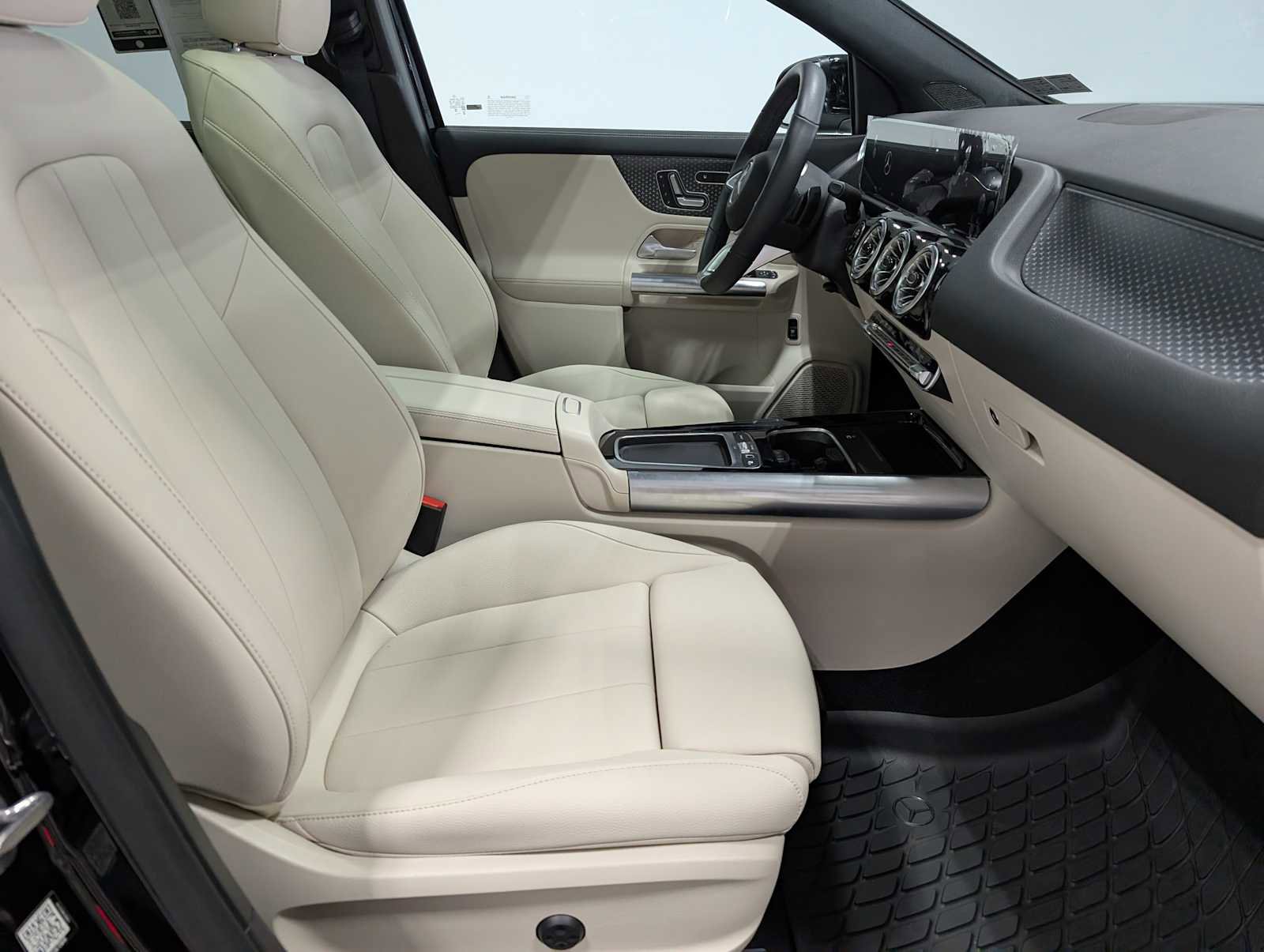 Certified 2026 Mercedes-Benz GLA 250 4MATIC image 38