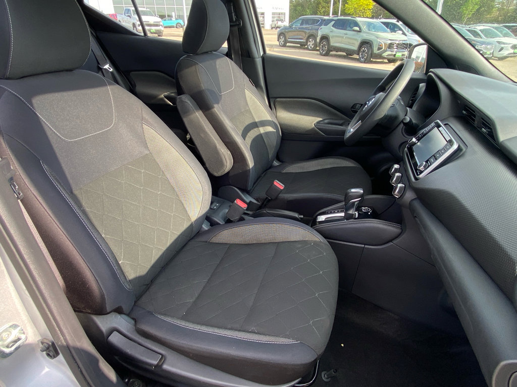Used 2019 Nissan Kicks S image 16