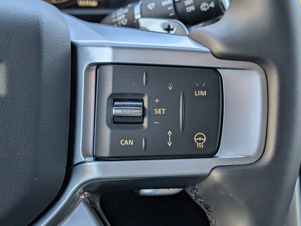 Certified 2024 Land Rover Discovery Dynamic SE image 24