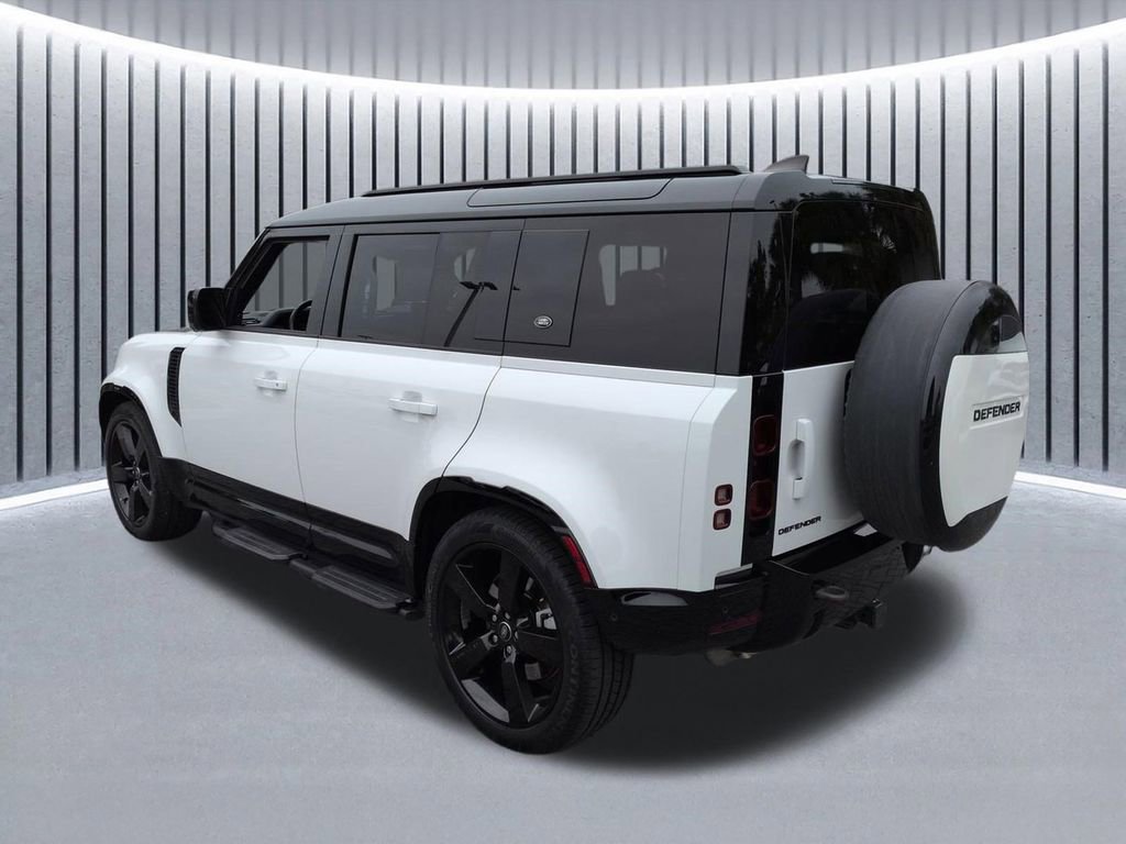 Used 2024 Land Rover Defender 110 X-Dynamic SE image 7