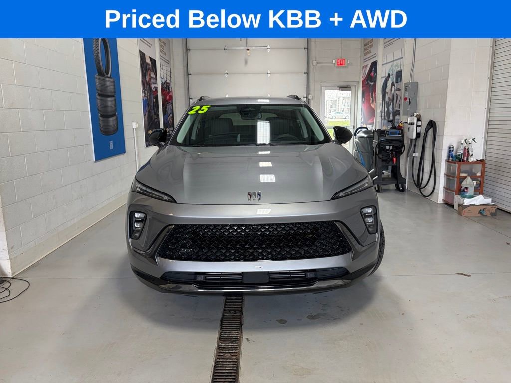 Used 2025 Buick Envision Sport Touring image 3