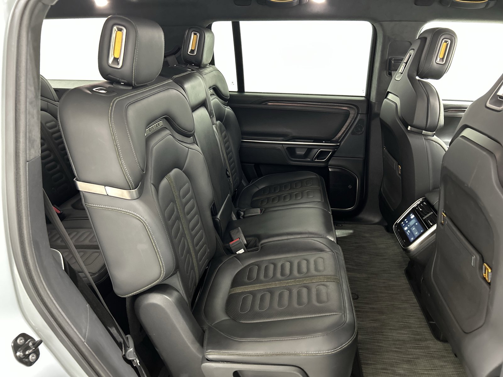 Used 2023 Rivian R1S Adventure image 23