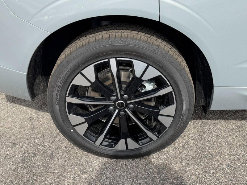 New 2026 Volvo XC60 T8 Plus w/ Protection Package Premier image 4