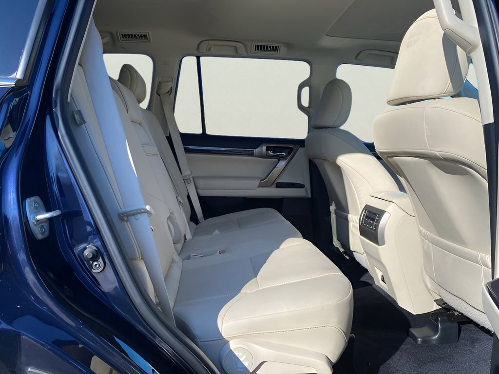 Used 2020 Lexus GX 460 Premium w/ Premium Package image 18