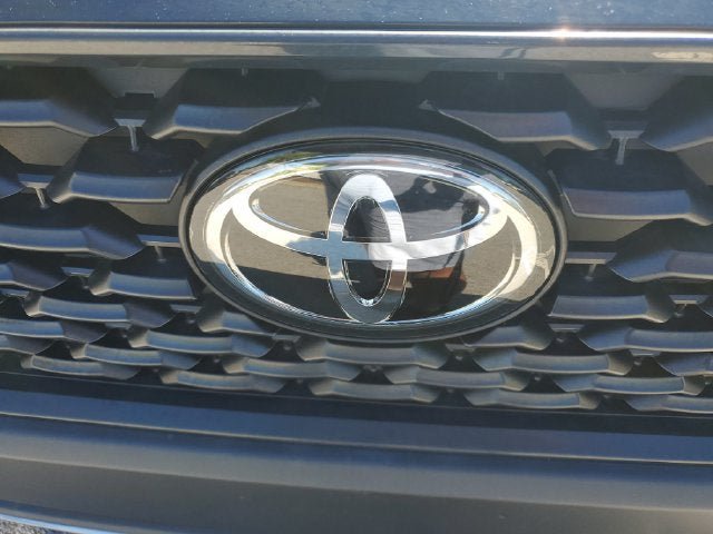 Used 2024 Toyota Corolla Cross LE w/ Moonroof Package FWD image 6