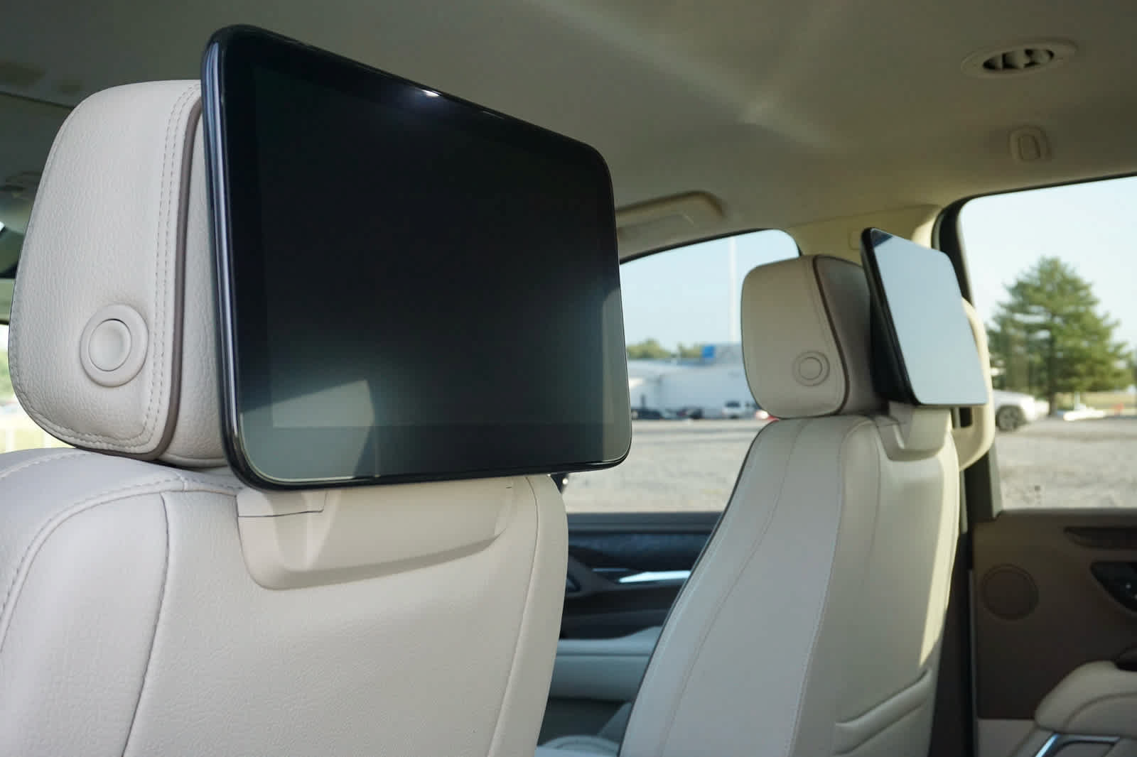 Used 2024 GMC Yukon Denali w/ LPO, Floor Liner Package AWD/4WD image 38