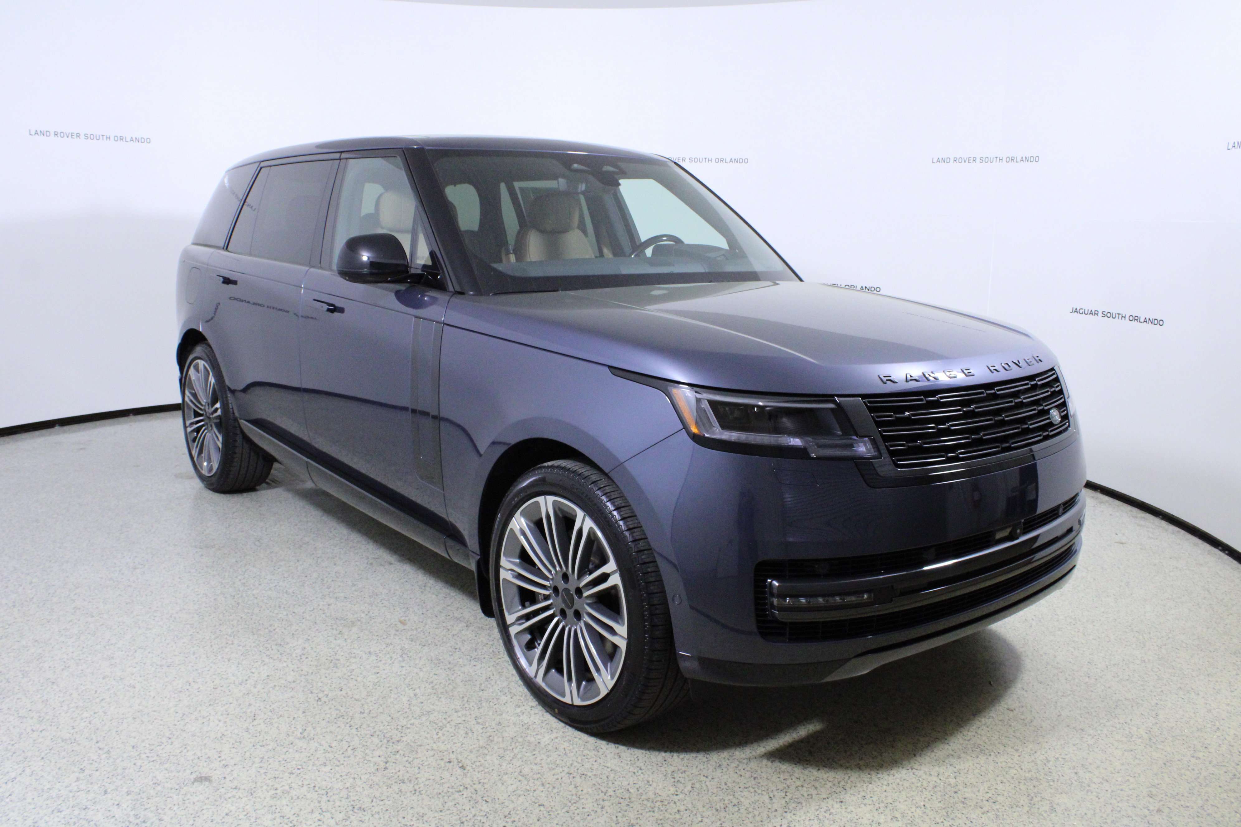 New 2026 Land Rover Range Rover Long Wheelbase SE image 3