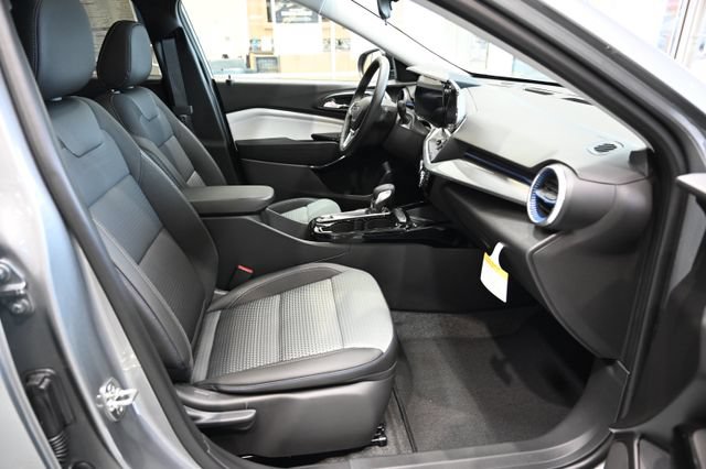 New 2026 Chevrolet Trax LT w/ Sunroof Package FWD image 10